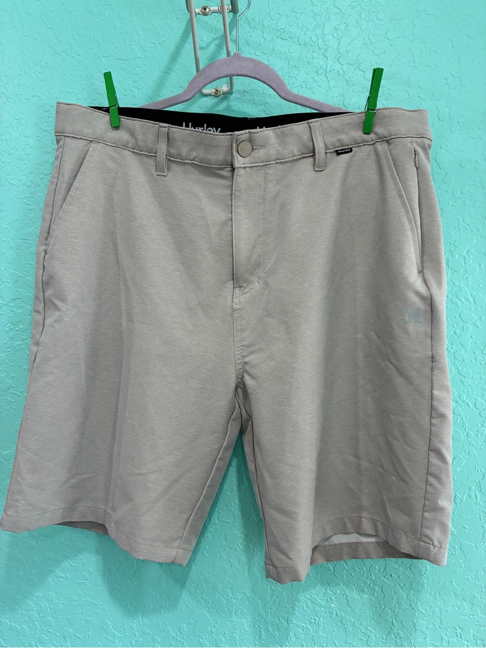Hurley Men’s khaki Flat-Front Casual Shorts 36 active beach vacay